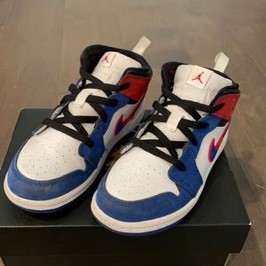 Jordan Retro 1 university red and rush blue